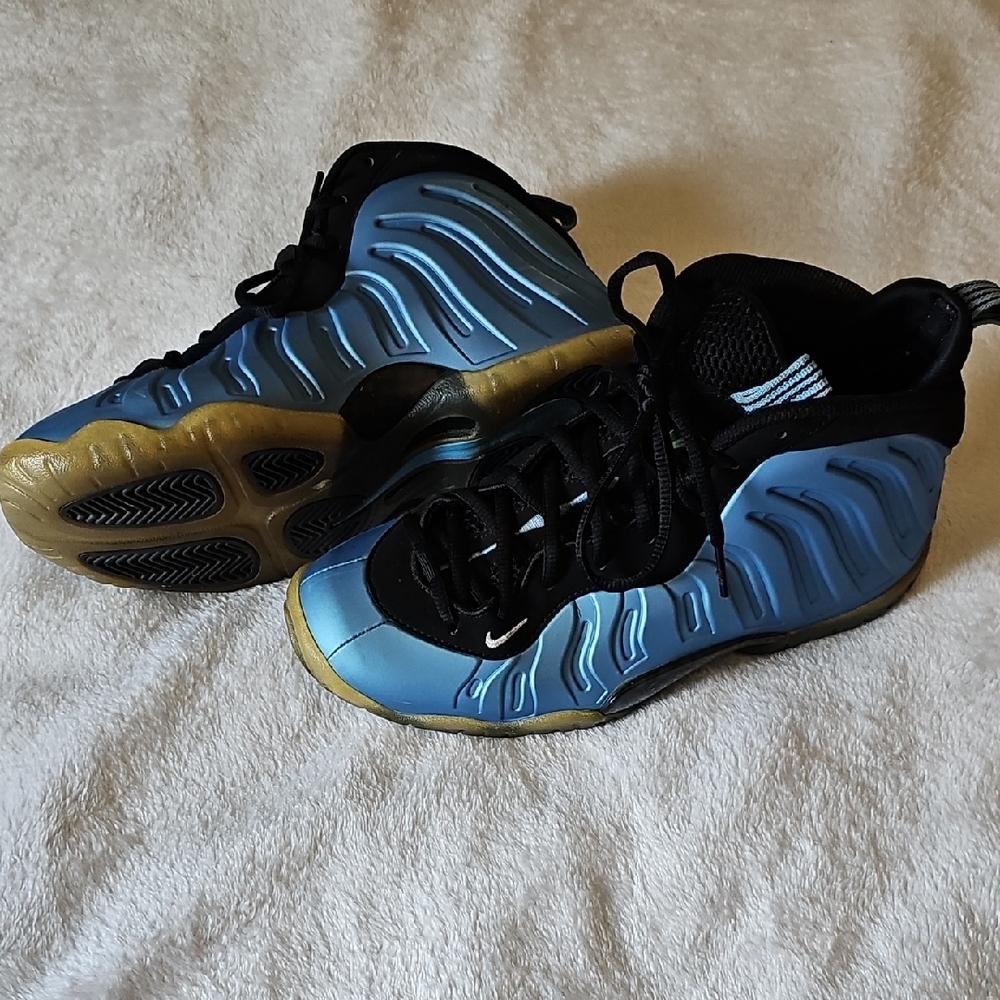 Nike Kids Sneakers in Blue and Black